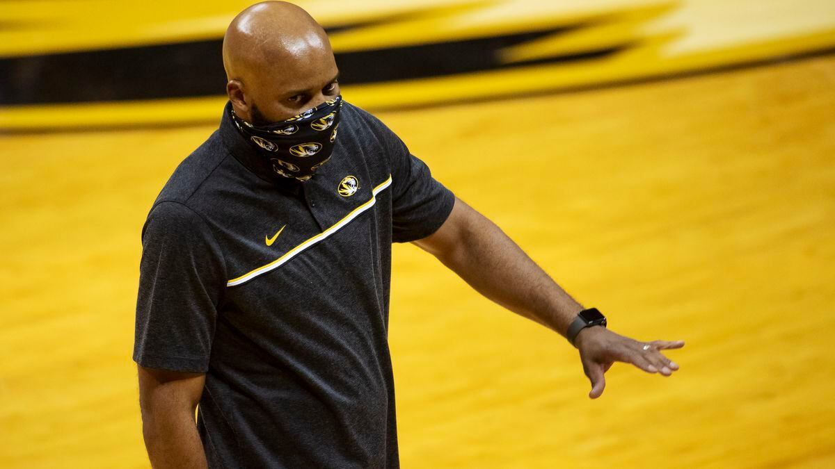 Missouri coach Cuonzo Martin talks to players on the bench during the first half of the team's...