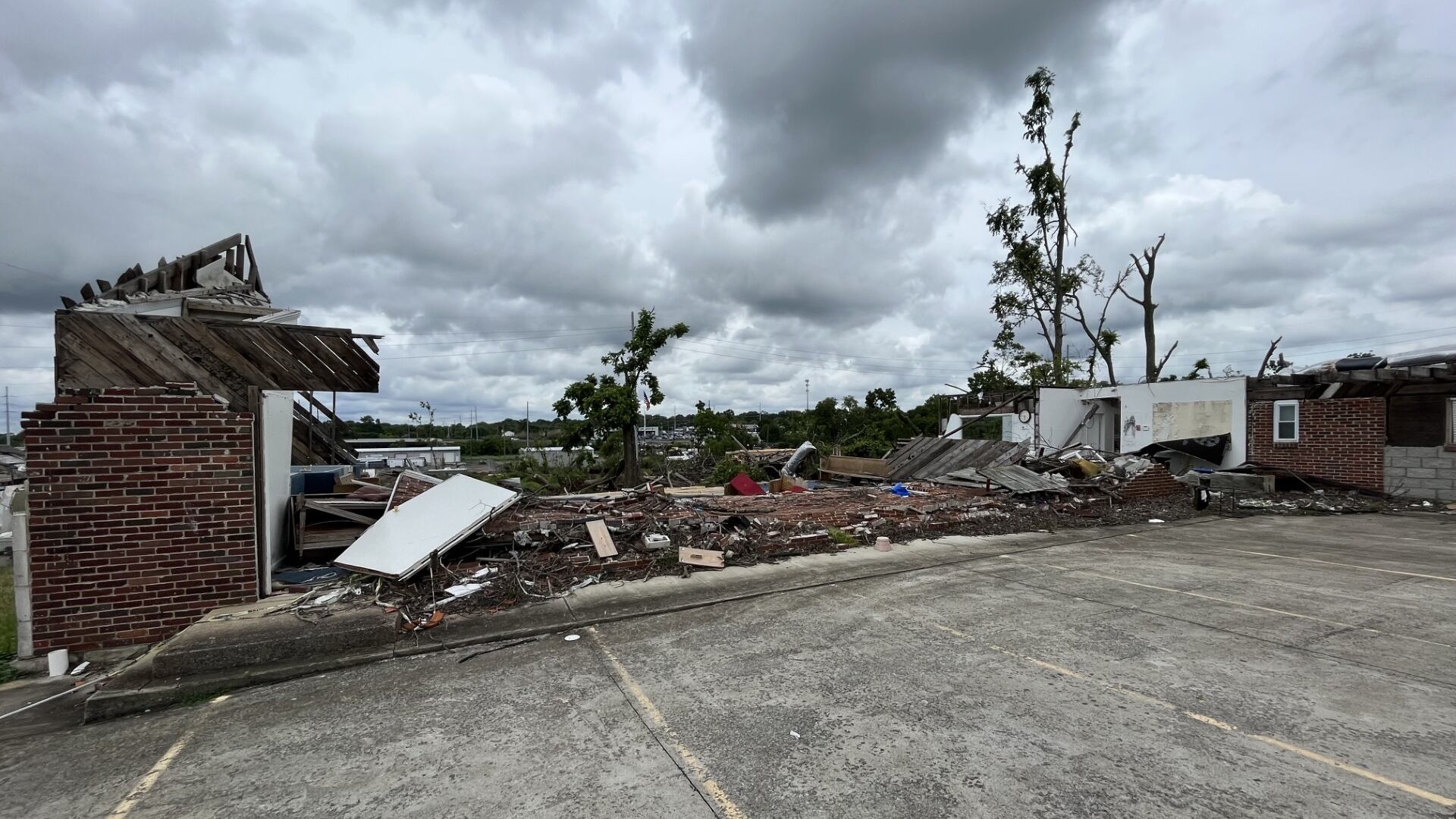 A woman is living in her truck awaiting FEMA aid 6 months after a tornado destroyed her home - Vimarsana News