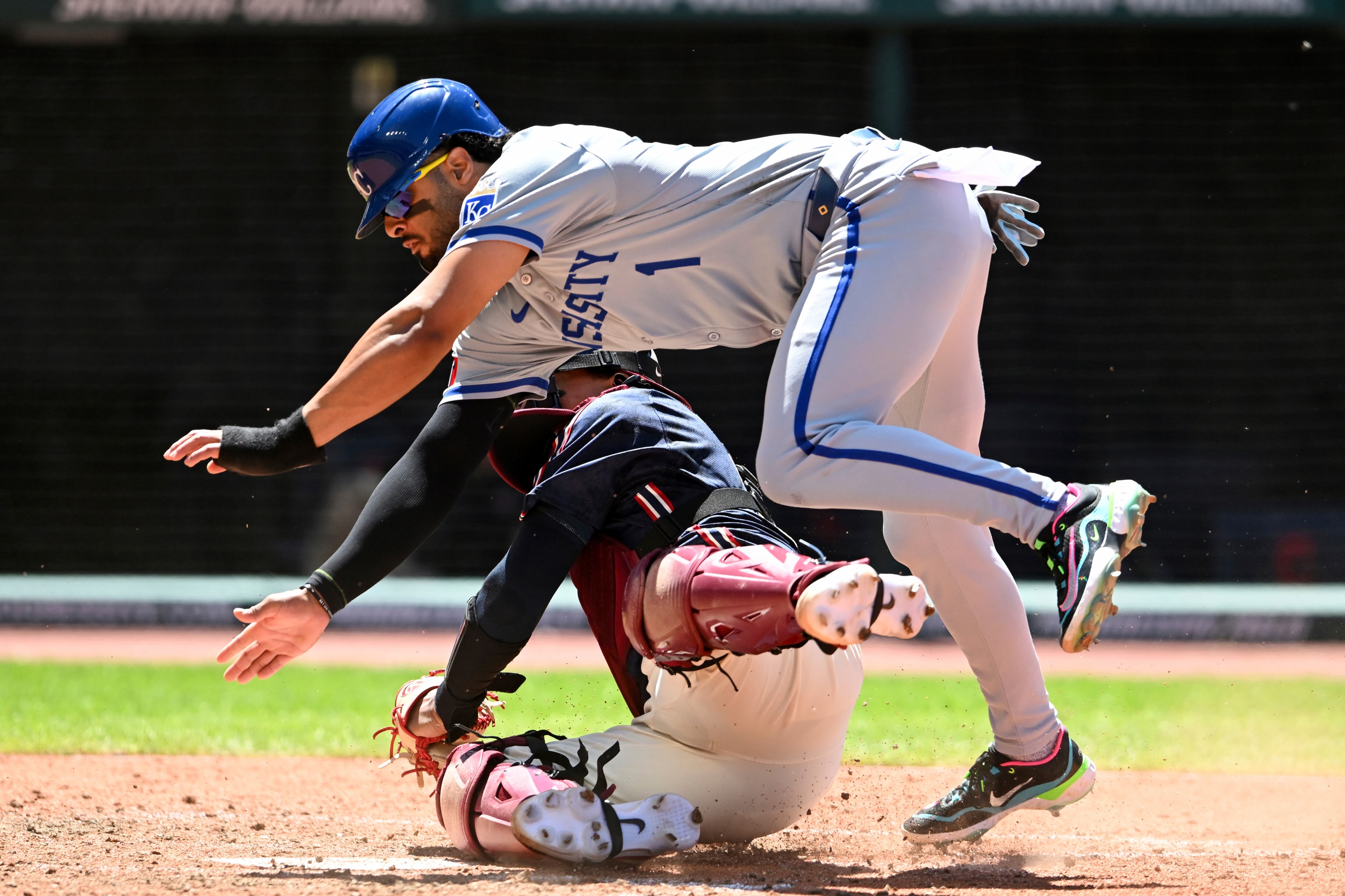 Kyle Isbel's RBI single in the 8th lifts the Royals past the Guardians - Vimarsana News